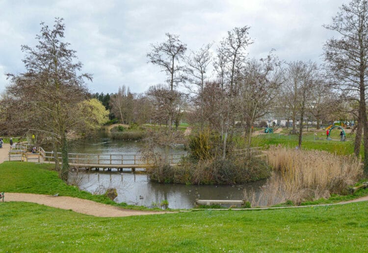 Woodford Park, Woodley