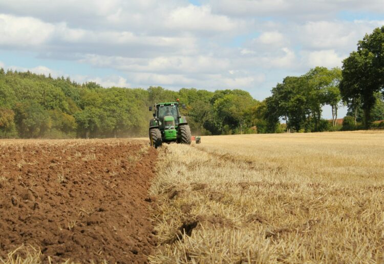 Scientists from the University of Reading are set to meet farmers and food businesses in a new scheme to accelerate nature-friendly farming.