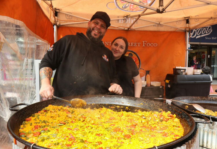 Lareal Paella The Reading Food Festival 2024 in Broad Street Picture: Dijana Capan/DVision Images
