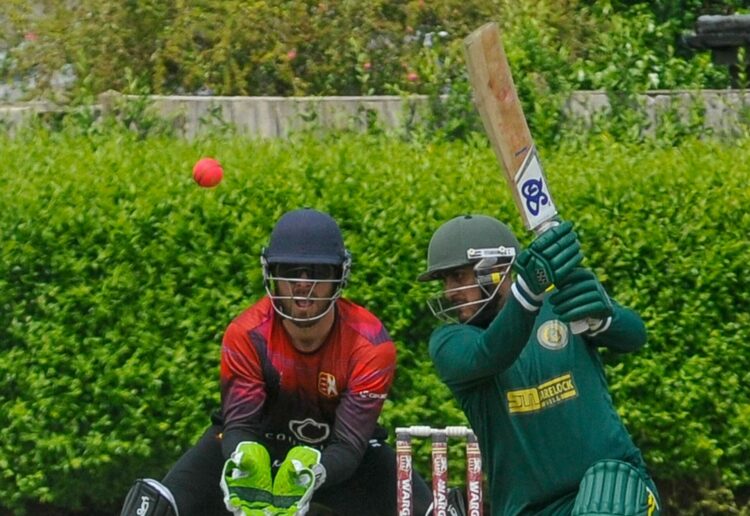 Wargrave v Wokingham (batting)

Shaan Khan batting
