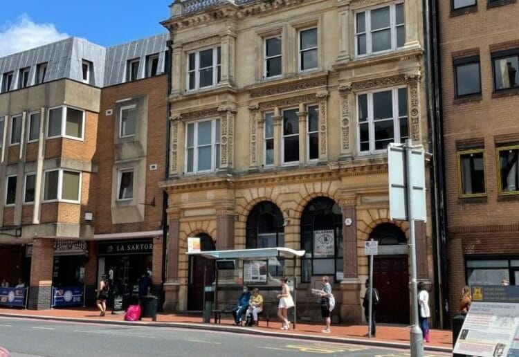 The former home of NatWest in Reading could be converted into apartments if a plan is approved by Reading Borough Council Picture; Danks Badnell