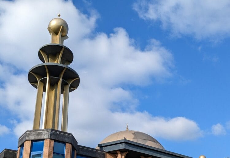 A communtiy group in Reading has discouraged members from taking part in counter-protests to avoid "escalation" amid rioting and protests across the country.