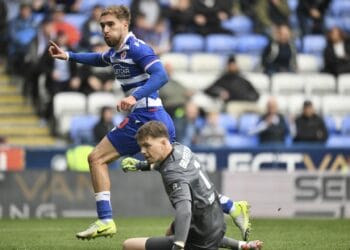 Ruben Selles heaps praise on “exceptional” Sam Smith after scoring winner