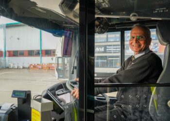 Amarjit marks 50 years at Reading Buses