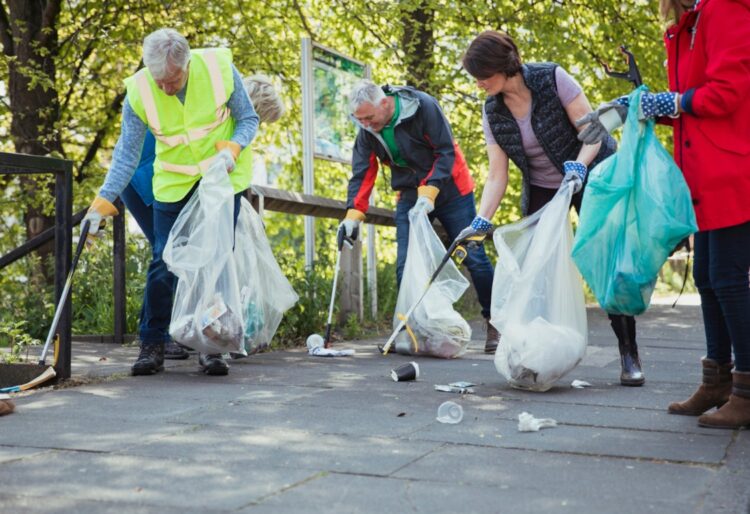 Reading Borough Council is supporting a campaign to get the UK spring cleaning over the next week.