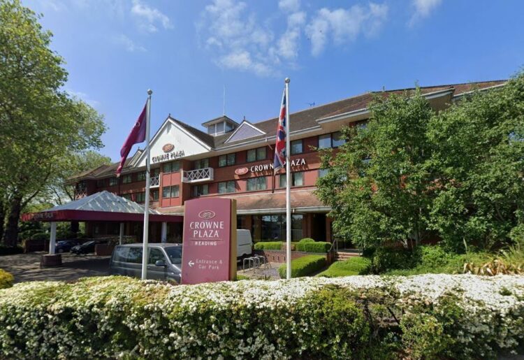 Crowne Plaza, Richfield Avenue