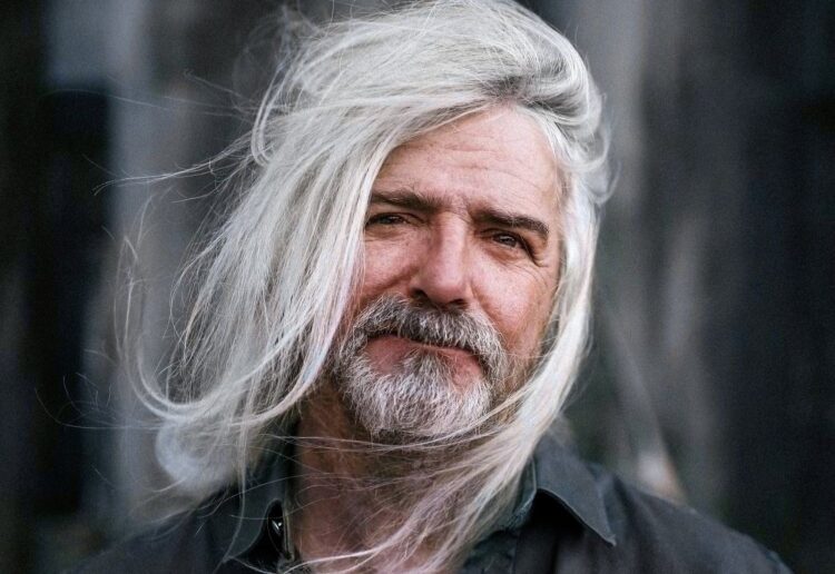 John Bramwell, formerly of I Am Kloot, is set to perform at Face Bar, bringing his solo show in September, following his new album, The Light Fantastic.