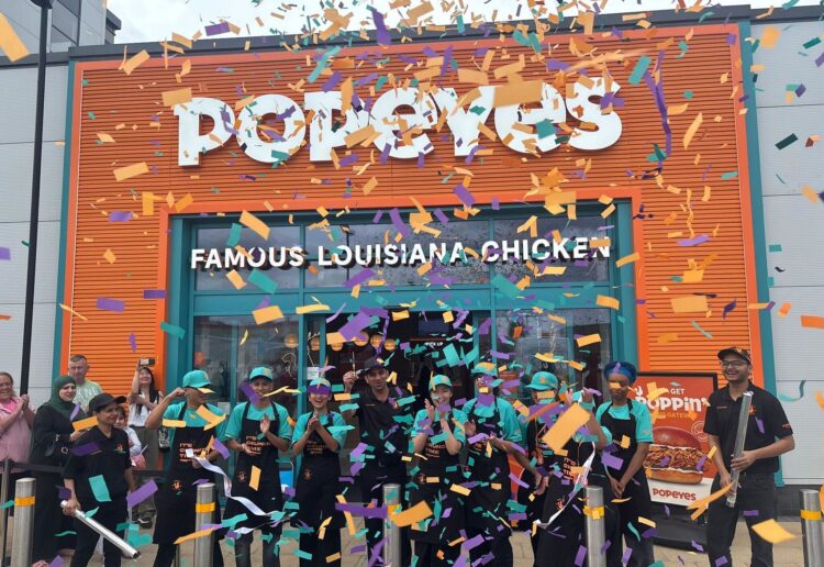 Fried chicken restaurant Popeyes marked the opening of its new location at Reading Gateway retail park last week.
