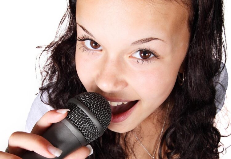 Young singers are invited to audition for this year's Gwyn Arch Young Singers' Competition. Picture: PublicDomainPictures via Pixabay