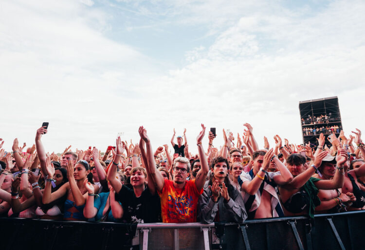 The Bastille crowd at Reading Festival 2022. Credit: Sarah Louise Bennett