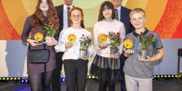PRIDE OF READING AWARDS: Dmytro Verekh, Oleksandra Shevchuk, Saniie  Osmanova, Olena Chyzhevska win The Chris Tarrant Award