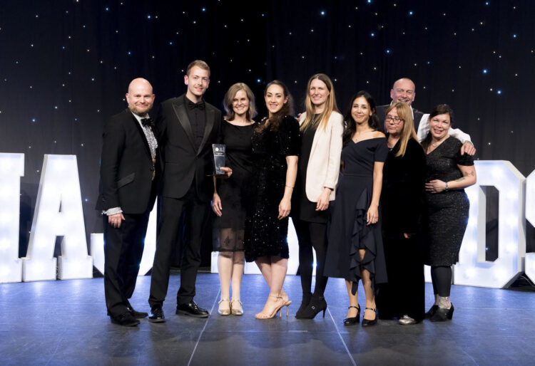 Reading's independent retailer Jacobs has taken the top award at the National Association of Jewellers's awards ceremony and been commended for its community fundraising.