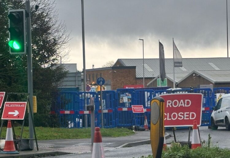 The road closure in Bennet Road at its junction with the A33 Basingstoke Road in Reading. Credit: James Aldridge, Local Democracy Reporting Service