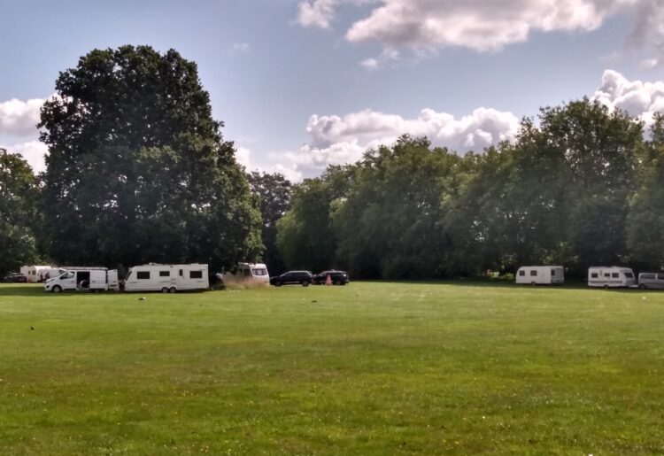 Travellers or members of travelling communities occupying Prospect Park in Reading. Credit: James Aldridge, Local Democracy Reporting Service
