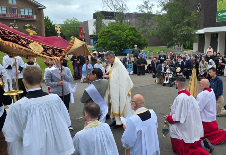 The Corpus Christi procession stops at the University of Reading Whiteknights campus for a bible reading. Credit: Our Lady of Peace Earley