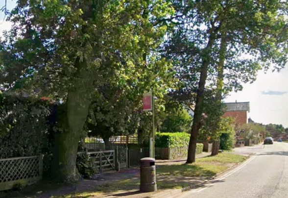The southbound bus stop along Kidmore End Road in Emmer Green, near Chalgrove Way. Neighbours want a bus shelter to be installed there. Credit: Google Maps